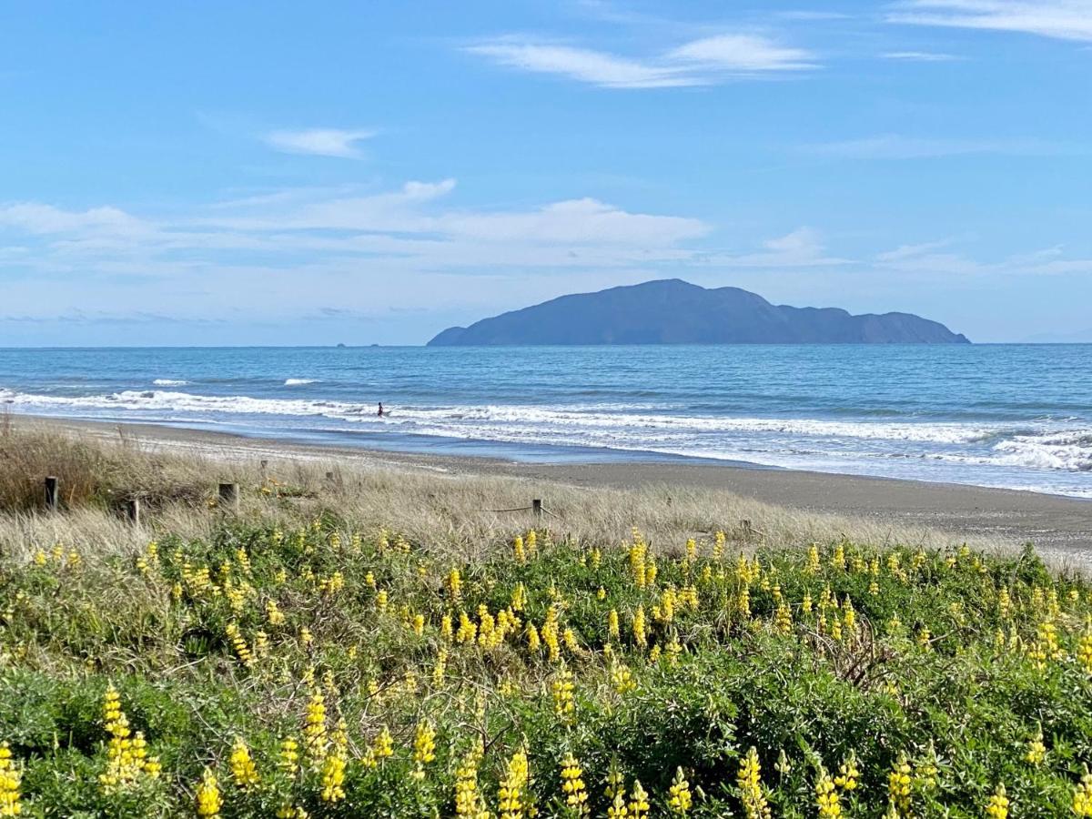 Otaki Beachfront Getaway Extérieur photo