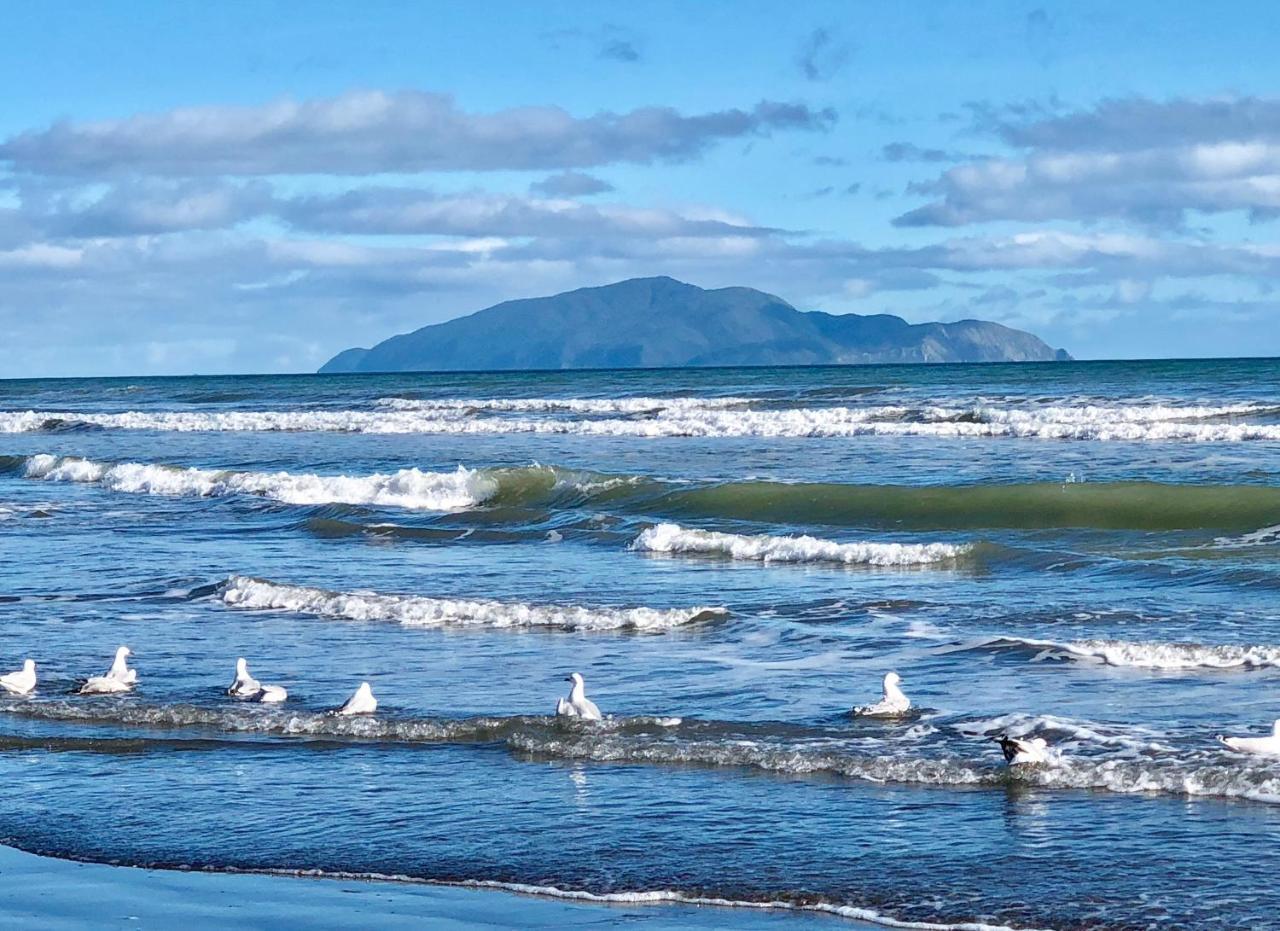 Otaki Beachfront Getaway Extérieur photo