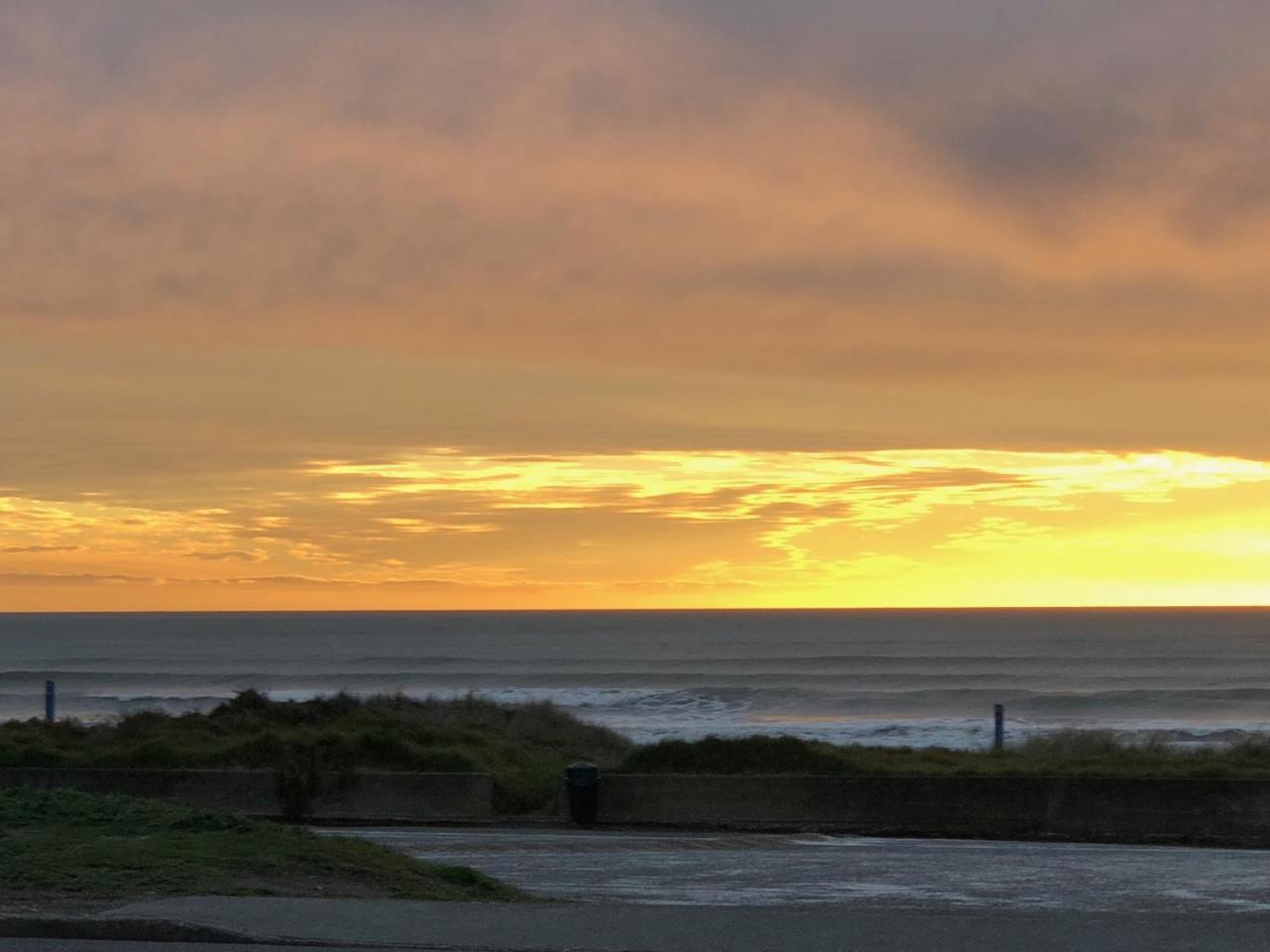 Otaki Beachfront Getaway Extérieur photo