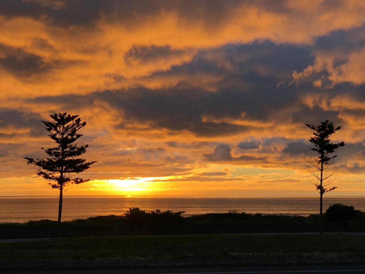 Otaki Beachfront Getaway Extérieur photo