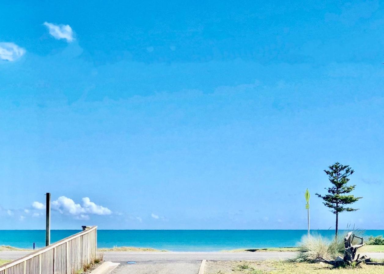 Otaki Beachfront Getaway Extérieur photo